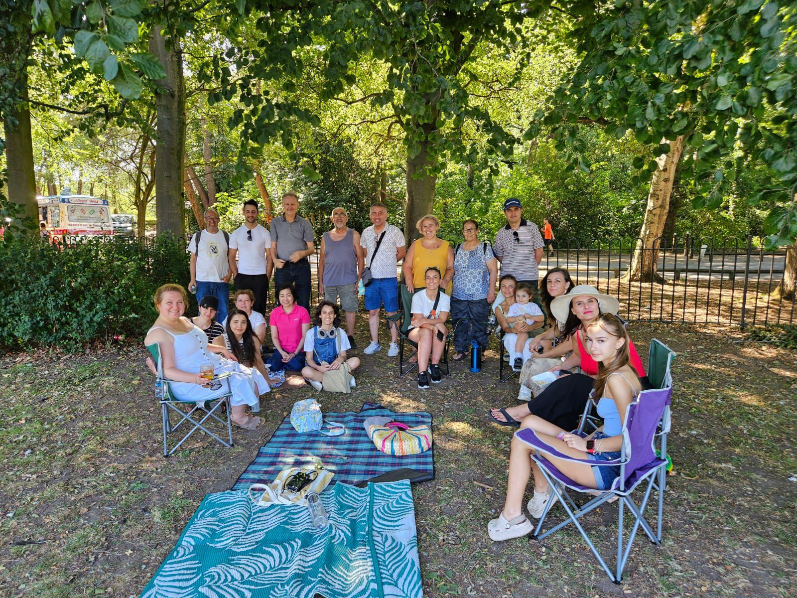CHP Manchester Kadın Kolları’ndan Dayanışma Pikniği: Kadınlar ve Çocuklar Bir Araya Geldi