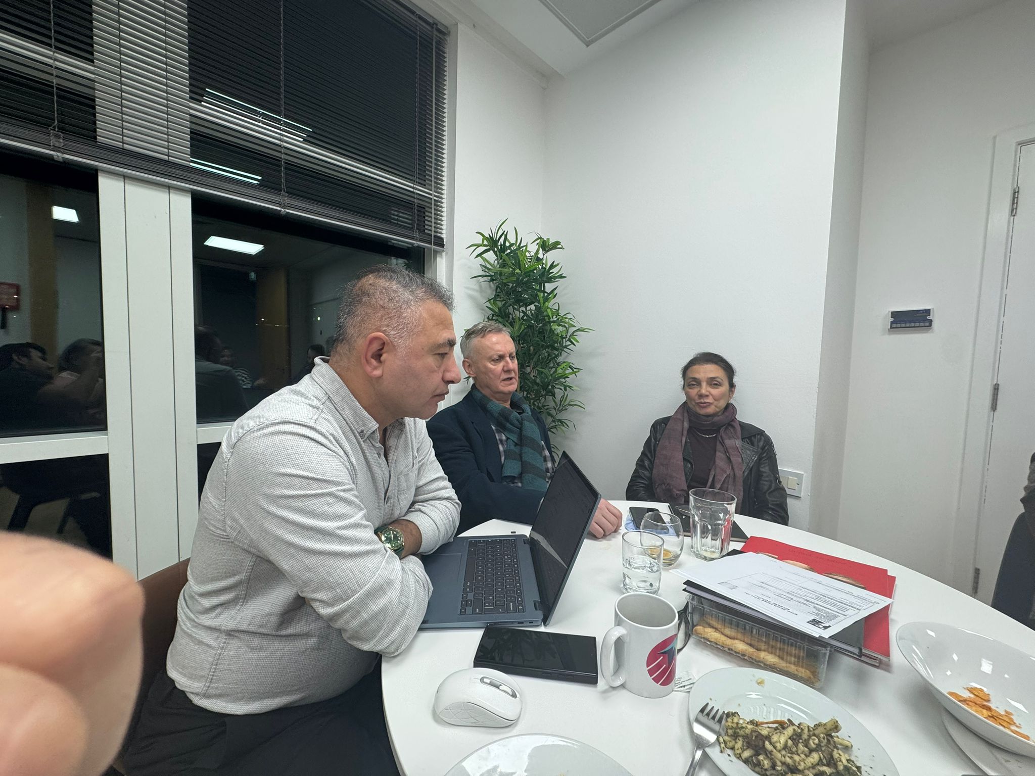 CHP Manchester Yönetimi Kendi Ofisinde